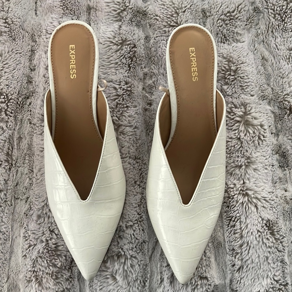 Express White Mule